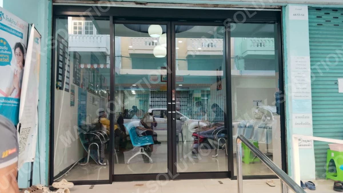 ผลงานติดตั้ง ประตูอัตโนมัติ EZY คลินิกเวชกรรมใกล้บ้านใกล้ใจ สาขา4 กรุงเทพฯ | MAX-SOLUTION